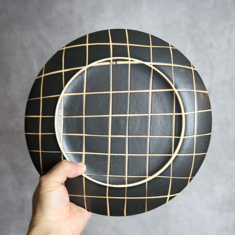 モノクロ皿 大 チェック柄 やちむん 陶器 陶factory509:7017025