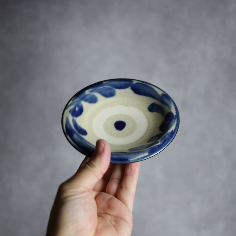 4寸皿1S 呉須 唐草 やちむん 陶器 いずみ窯 島袋工房:7028007 | MADE IN