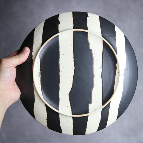 モノクロ皿 シマ 大④ やちむん 陶器 陶factory509:7017024