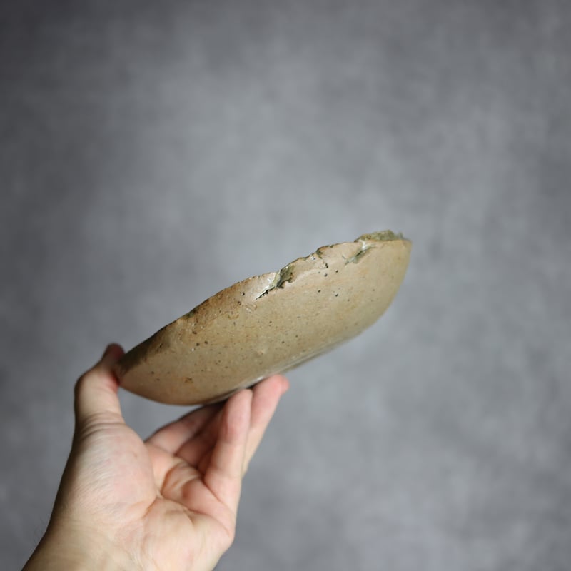 7023041【仁陶器工房】灰釉 変形皿(小)⑥ | MADE IN OKINAWA 7023041【仁陶器工房】灰釉 変形皿(小)⑥ | MADE IN OKINAWA