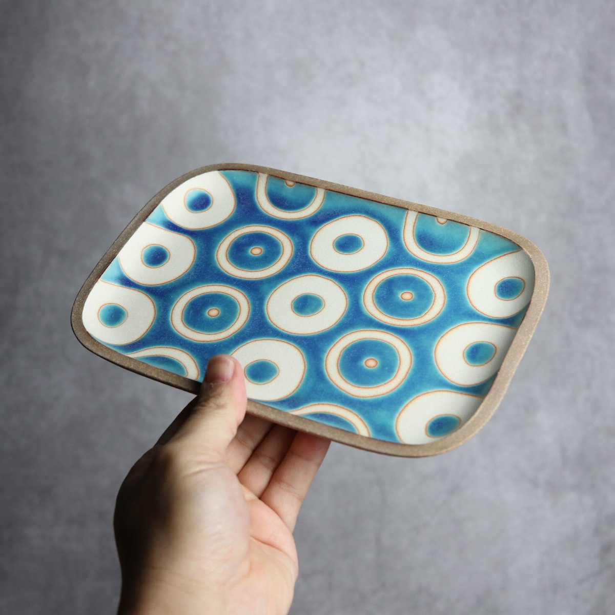 長角皿中 ヘゴ トルコブルー やちむん 陶器 一翠窯:7021002 | MADE IN