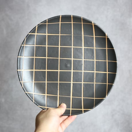 モノクロ皿 大 チェック柄 やちむん 陶器 陶factory509:7017025