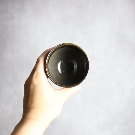 裾付き湯呑S1 黒釉 やちむん 陶器 陶と厨子甕 ひ窯:7029039
