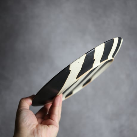 モノクロ皿 シマ 大⑤ やちむん 陶器 陶factory509:7017024