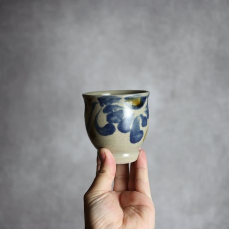 湯呑S2 飴 呉須釉 菊唐草 やちむん 陶器 北窯 松田米司工房:7003020