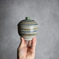 3寸蓋物1 飴 呉須釉 飛鉋 やちむん 陶器 榮一工房:7013090