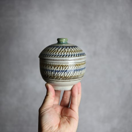 3寸蓋物1 飴 呉須釉 飛鉋 やちむん 陶器 榮一工房:7013090