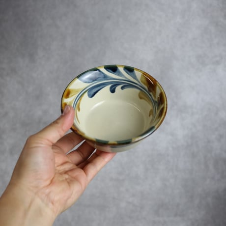 4寸鉢 デイゴ唐草 やちむん 陶器 陶眞窯:7001315