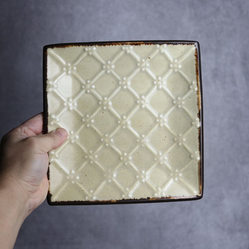 やちむん　一翠窯 一目惚れ多発！独創的でポップな「一翠窯」の器を、センスが光る沖縄