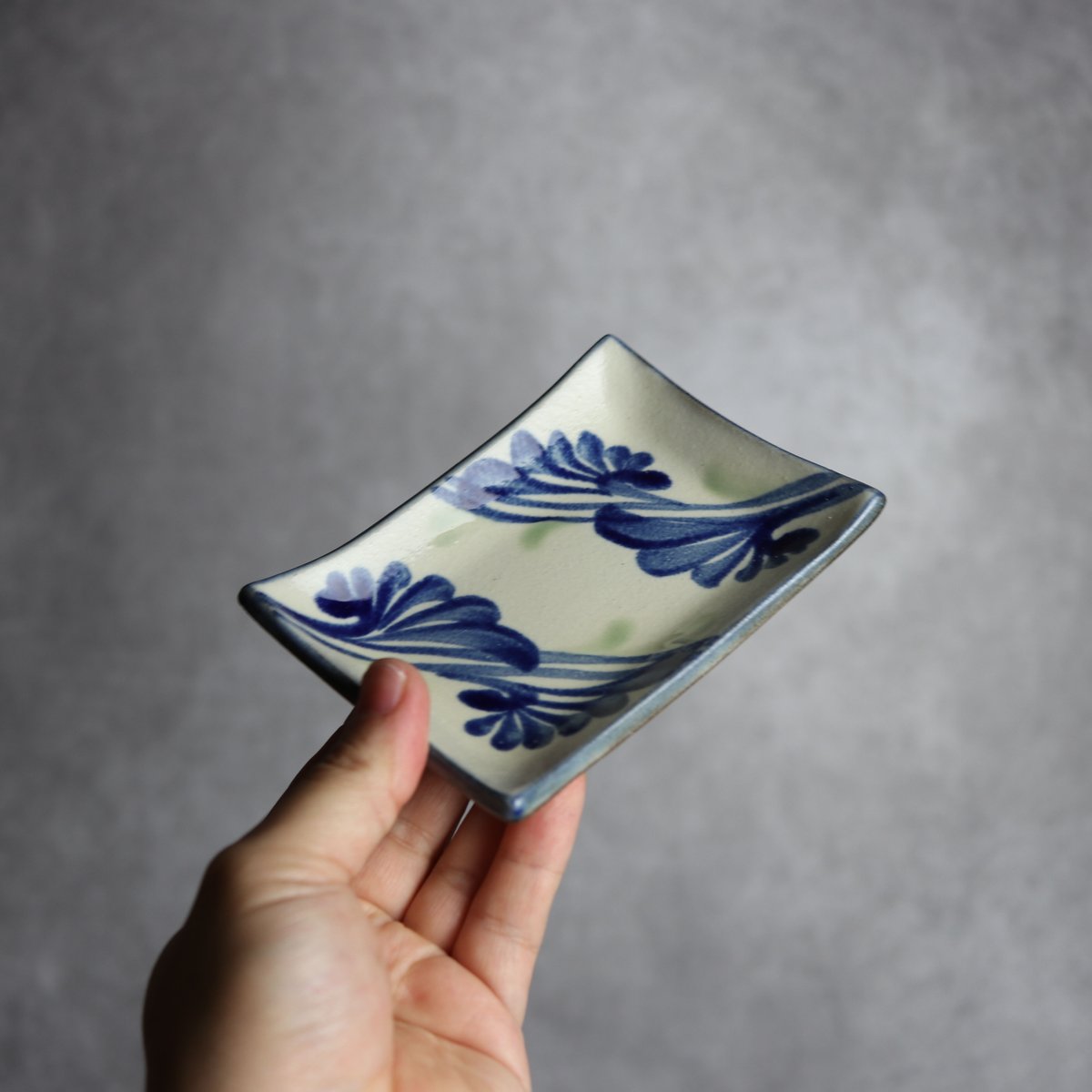 長角皿 口8.5×12 線引唐草 やちむん 陶器 陶眞窯:7001264 | MADE IN