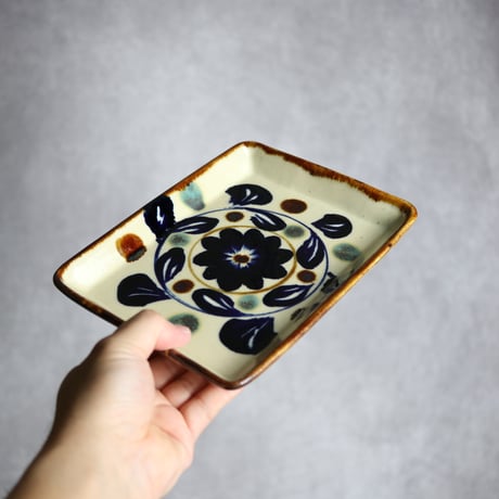 角皿1 菊花紋 やちむん 陶器 エドメ陶房:7201007