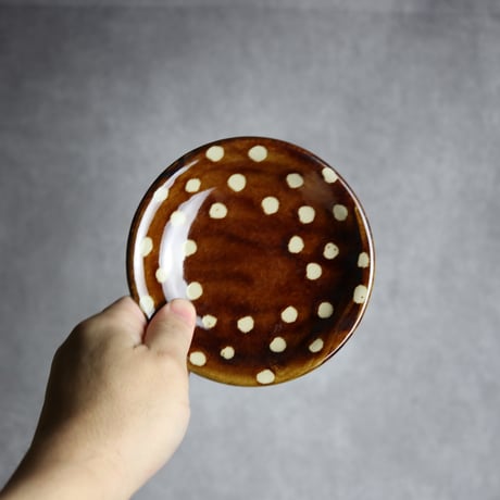 4寸皿 飴釉 蝋抜 点打 やちむん 陶器 真南風工房:7011002
