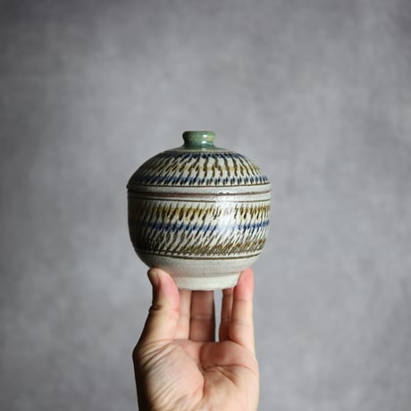 3寸蓋物1 飴 呉須釉 飛鉋 やちむん 陶器 榮一工房:7013090