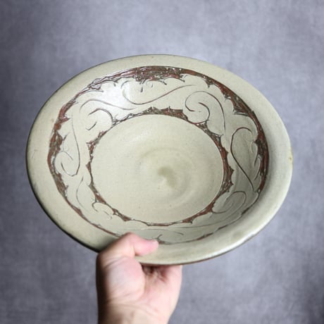 尺皿1 白釉 線彫掻落 唐草 やちむん 陶器 北窯 宮城正享工房 ※重い:7005062