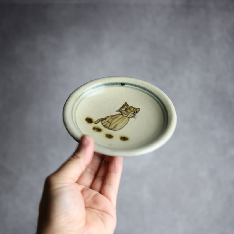 こども4寸皿 ねこ やちむん 陶器 真南風工房:7011028 | MADE IN OKINAWA