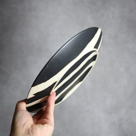モノクロ皿 シマ 大② やちむん 陶器 陶factory509:7017024