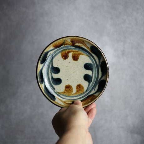 5寸皿 デイゴ唐草 紺 茶 やちむん 陶器 陶芸こまがた:7006012