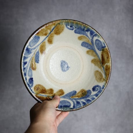 7寸皿1 飴 呉須釉 唐草 やちむん 陶器 榮一工房:7013019