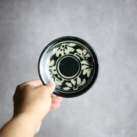 4寸皿 呉須釉 蝋抜 菊紋唐草 やちむん 陶器 真南風工房:7011002