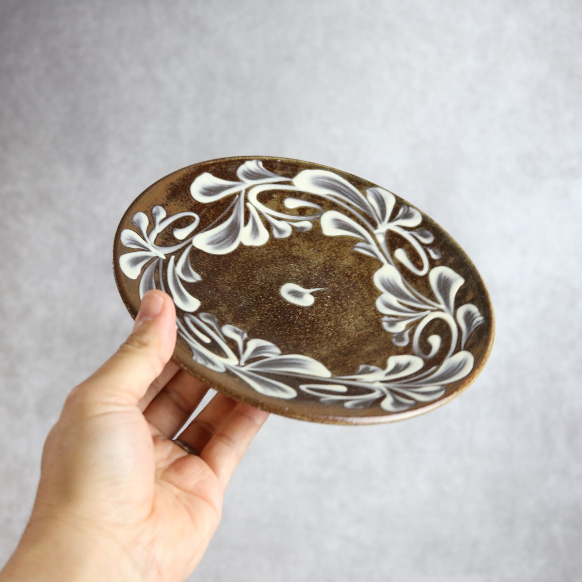 6寸皿 白いっちん やちむん 陶器 陶眞窯:7001112 | MADE IN OKINAWA