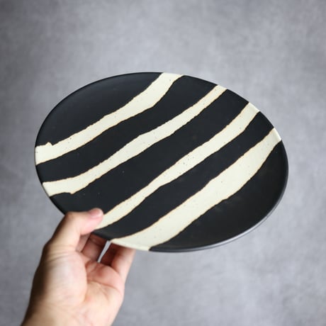 モノクロ皿 シマ 大② やちむん 陶器 陶factory509:7017024