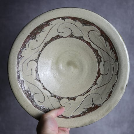 尺皿1 白釉 線彫掻落 唐草 やちむん 陶器 北窯 宮城正享工房 ※重い:7005062