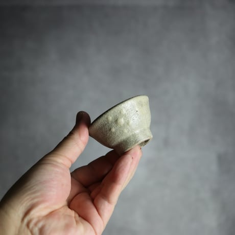 猪口2 ぐい呑 白釉 いっちん 印花 やちむん 陶器 榮一工房:7013100