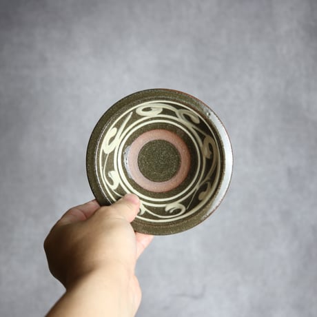 4寸ワンブー1 イッチン 唐草 やちむん 陶器 百草陶房 : 7032027