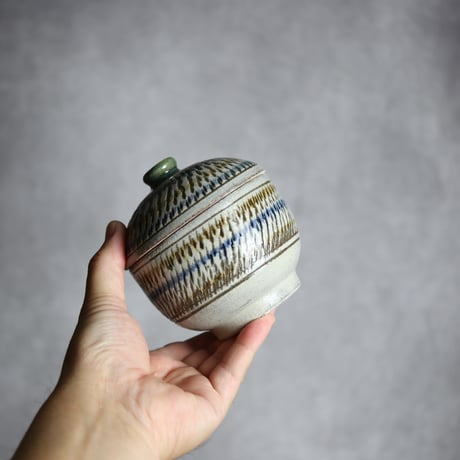 3寸蓋物1 飴 呉須釉 飛鉋 やちむん 陶器 榮一工房:7013090