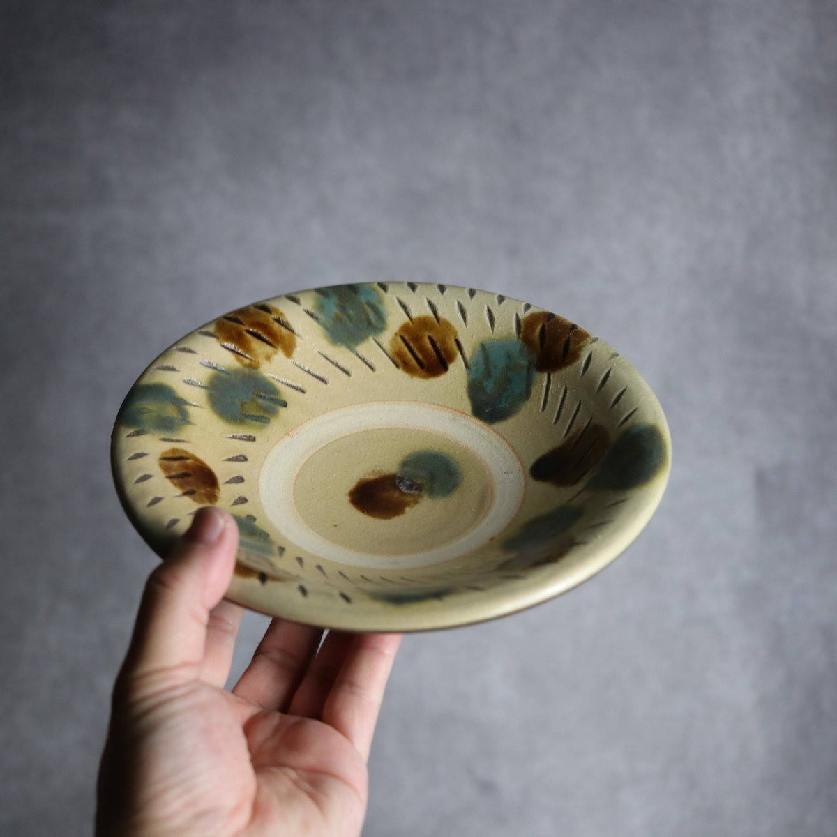 6寸皿1 三彩 飛鉋 点打 やちむん 陶器 北窯 宮城正享工房:7005006