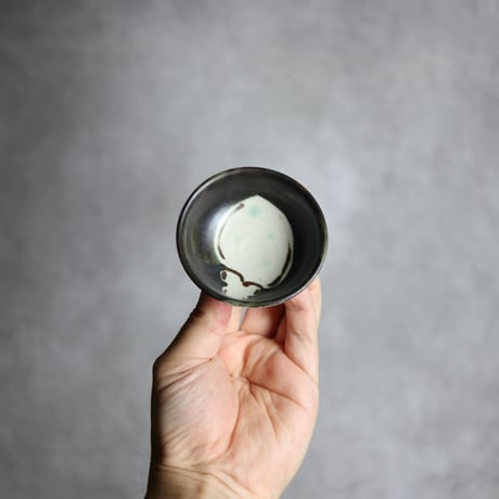 ぐい呑S1 黒釉 アオリイカ やちむん 陶器 拓美窯:7203028