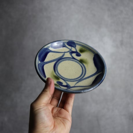 5寸皿 唐草模様 青 緑 やちむん 陶器 陶芸こまがた:7006009