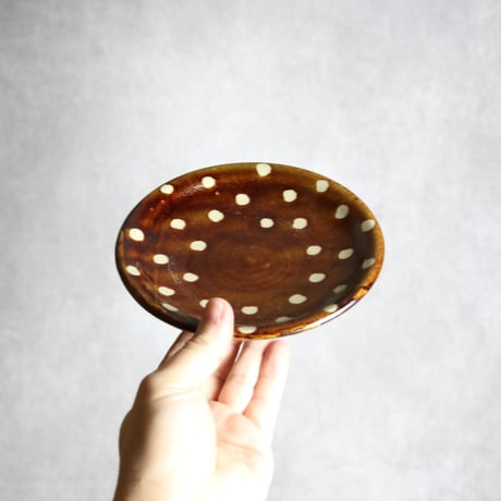 5寸皿 飴釉 蝋抜 点打  やちむん 陶器 真南風工房:7011003