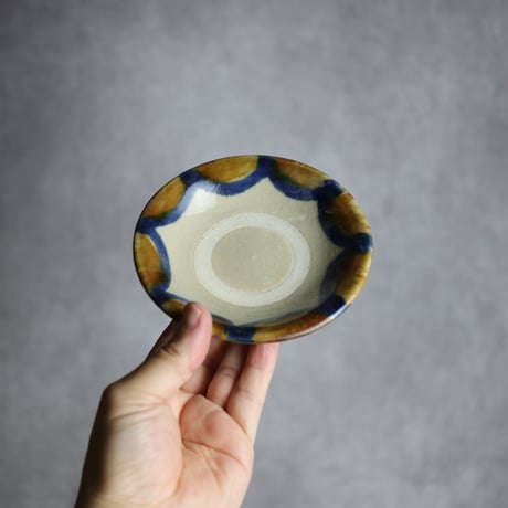 4寸皿S1 飴 呉須釉 海波紋 やちむん 陶器 北窯 松田米司工房:7003002