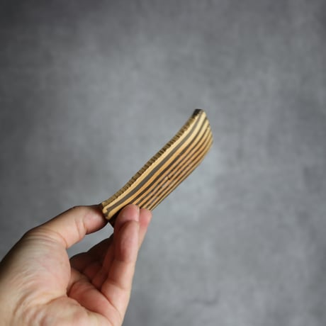 豆皿長2 黒 練り込み ストライプ やちむん 陶器 南蛮焼知念窯 :7209001