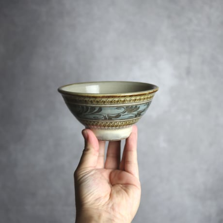 4寸マカイ 飛鉋 線彫唐草 やちむん 陶器 真南風工房:7011008