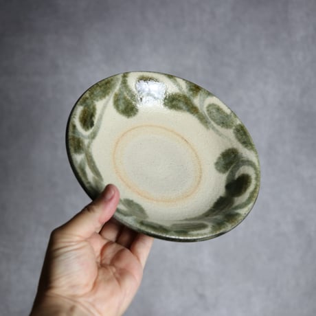6寸皿2 黒呉須釉 唐草 やちむん 陶器 榮一工房:7013015