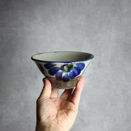 4.5寸マカイ2 呉須 緑釉 菊花唐草 やちむん 陶器 漂窯:7010025