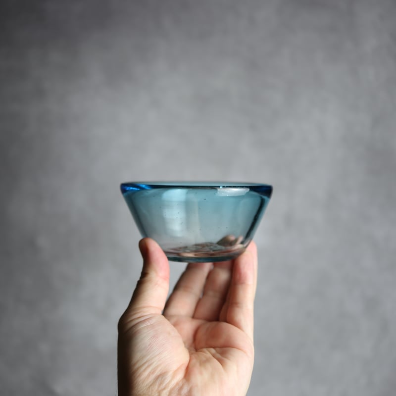 ノーマルボウル小 水色 琉球ガラス ガラス工房 清天:7102034 | MADE IN