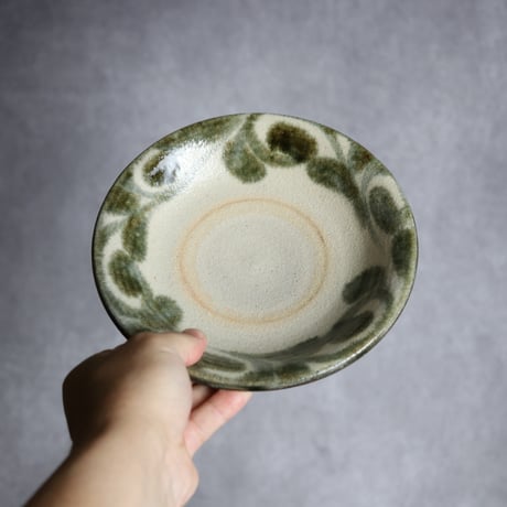6寸皿2 黒呉須釉 唐草 やちむん 陶器 榮一工房:7013015