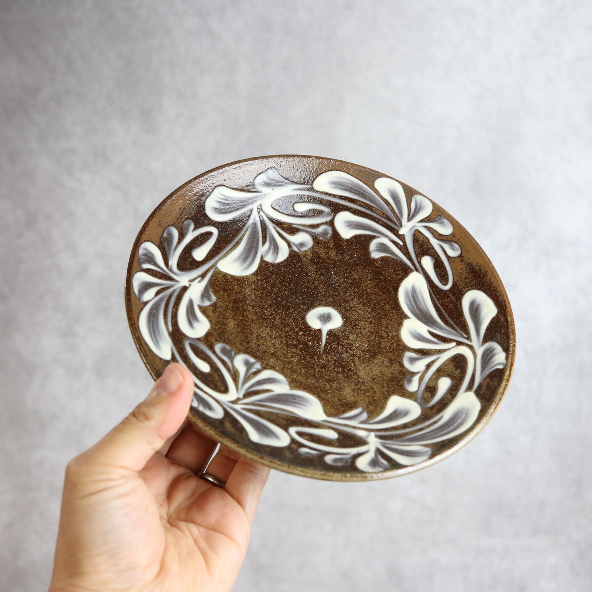 6寸皿 白いっちん やちむん 陶器 陶眞窯:7001112 | MADE IN OKINAWA