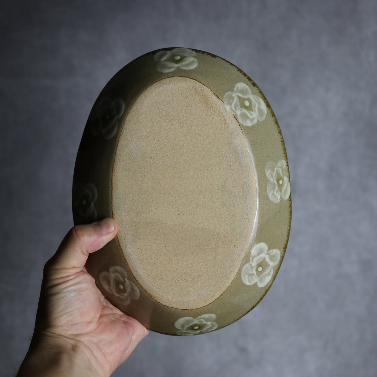 オーバル皿4 花紋 やちむん 陶器 エドメ陶房:7201002 | MADE IN OKINA