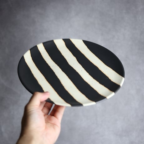 モノクロ皿 シマ 大⑤ やちむん 陶器 陶factory509:7017024