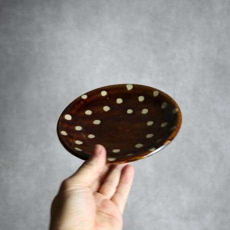 5寸皿 飴釉 蝋抜 点打  やちむん 陶器 真南風工房:7011003