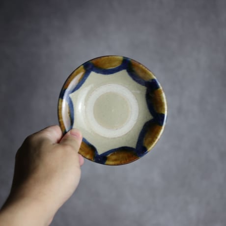 4寸皿S1 飴 呉須釉 海波紋 やちむん 陶器 北窯 松田米司工房:7003002