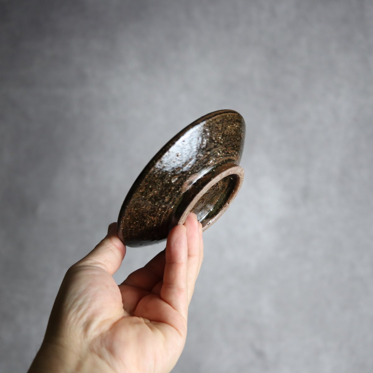 4寸皿 ドット 紺 茶 やちむん 陶器 陶芸こまがた:7006086 | MADE IN OK