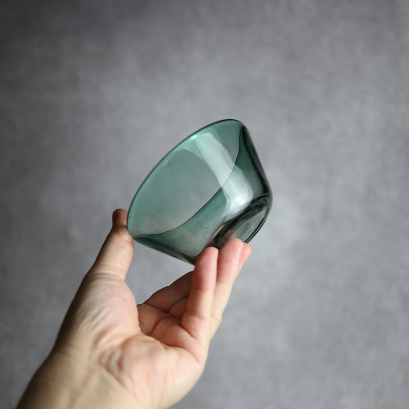 zou★Ｎｏ1879 琉球ガラスフリット✨水色、クリア、薄黄緑★15ｇ 琉球ガラス工房晴天 底泡ノーマルグラス（小）水色 | BLRE:ViO