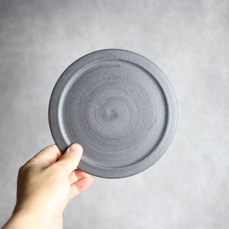 5寸平皿S1 赤土 飴釉 やちむん 陶器 厨子甕と陶 ひ窯:7029033 | MADE IN