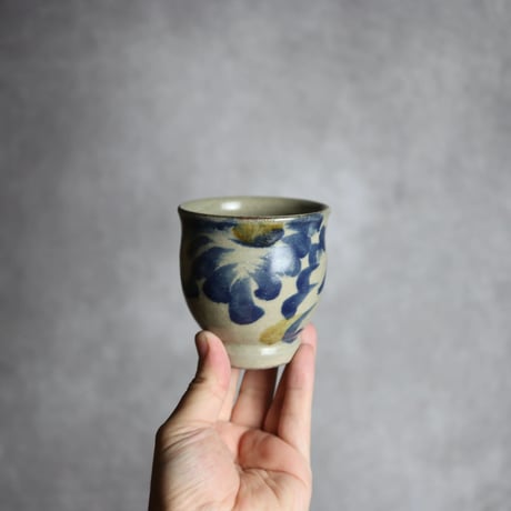 湯呑S2 飴 呉須釉 菊唐草 やちむん 陶器 北窯 松田米司工房:7003020