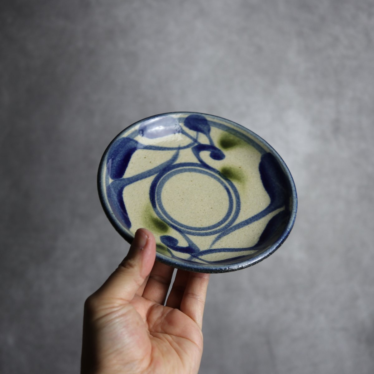 5寸皿 唐草模様 青 緑 やちむん 陶器 陶芸こまがた:7006009